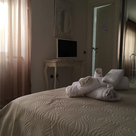La Corte Del Re Borbone Bed & Breakfast กาแซร์ตา ภายนอก รูปภาพ