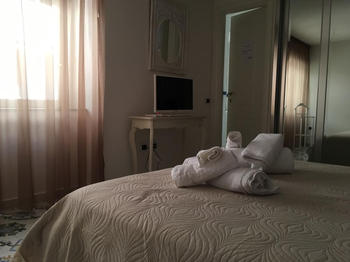 La Corte Del Re Borbone Bed & Breakfast กาแซร์ตา ภายนอก รูปภาพ